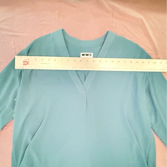 CCH Collection Green/Blue Oversized Long Sleeve V-neck Blouse Size Medium $178 - Picture 8 of 10